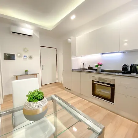 Apartment Meravigli Duomo 4 *